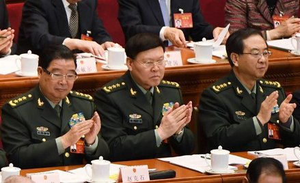 Pekin, marzec 2017 - generałowie jeszcze na trybunach. W środku - Zhang Yang (popełnił samobójstwo),