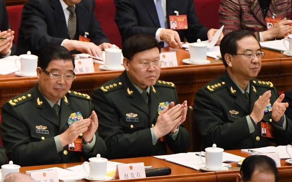 Pekin, marzec 2017 - generałowie jeszcze na trybunach. W środku - Zhang Yang (popełnił samobójstwo),