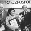 W środku laureatka Krystyna Domagalska; z lewej strony Andrzej Kurowski, wyróżniony w konkursie, ora