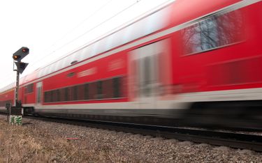 Realizacja 12-letniej umowy ma się rozpocząć w 2026 r. i zakłada, że objęte nią pociągi będą przejeż