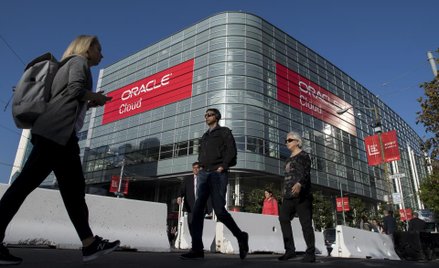 Oracle przerywa handel z Rosją