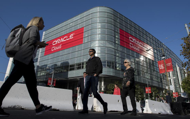 Oracle przerywa handel z Rosją