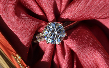 Największy producent biżuterii rezygnuje z diamentów