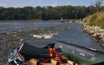 Wydobyty z Wisły w środę 10 września ponad dwustukilogramowy fragment łuku Villi Regii