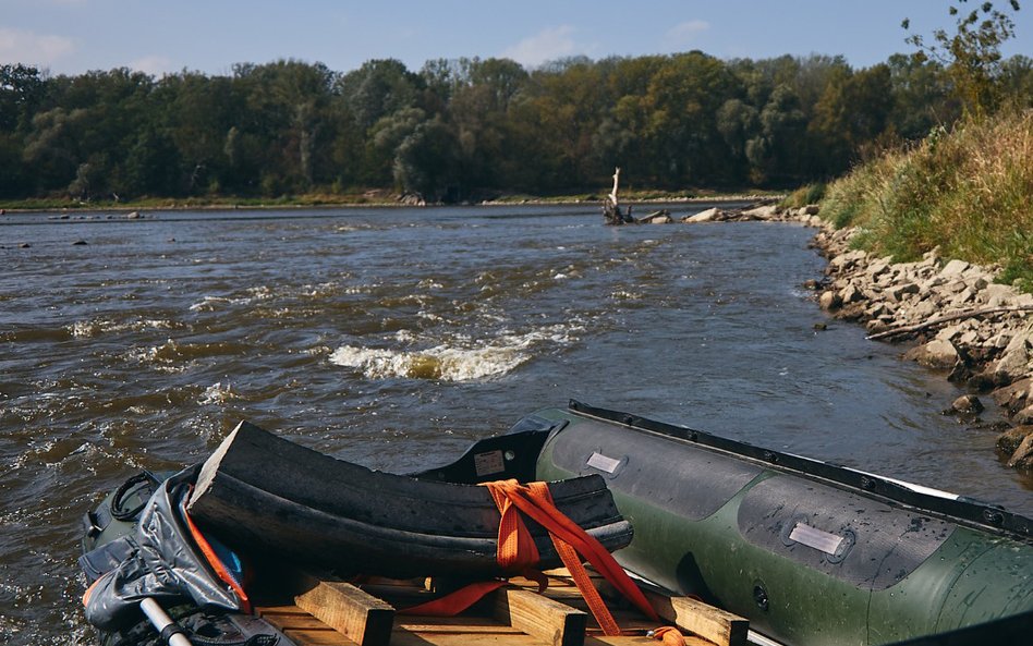 Wydobyty z Wisły w środę 10 września ponad dwustukilogramowy fragment łuku Villi Regii