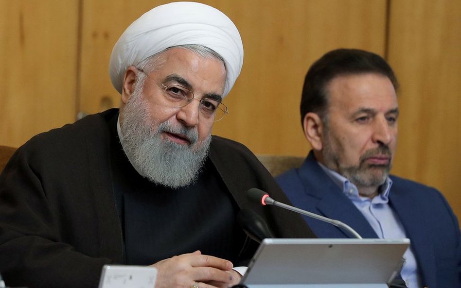 Prezydent Iranu Hasan Rouhani (z lewej) wyraził gotowość natychmiastowego podjęcia rozmów z USA