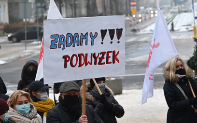Protest pracowników sfery publicznej w Szczecinie z 2021 roku