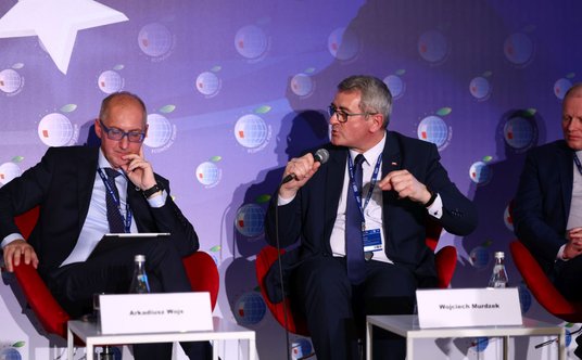 Arkadiusz&nbsp;Wójs (z lewej), rektor Politechniki Wrocławskiej, mówił, że firmy mało inwestują w&nb