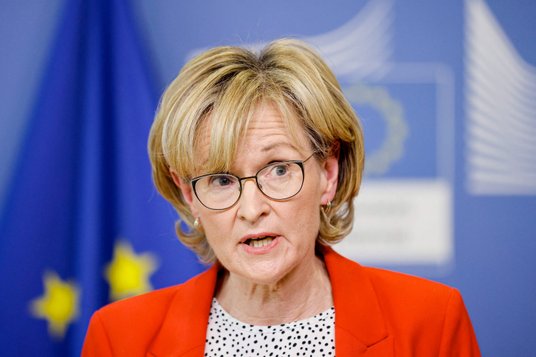 Mairead McGuinness jest komisarzem UE ds. usług finansowych, stabilności finansowej i unii rynków ka