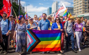 Rafał Trzaskowski wielokrotnie deklarował wsparcie dla społeczności osób LGBT, m.in. poprzez udział 