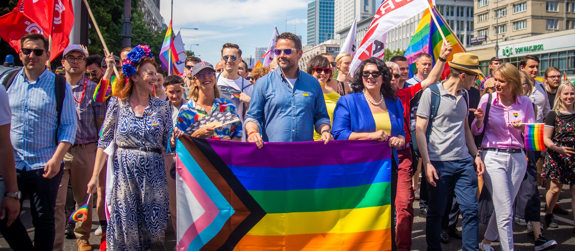 Czy Warszawa uzna małżeństwa jednopłciowe? Urzędnicy czekają z zmianę w przepisach