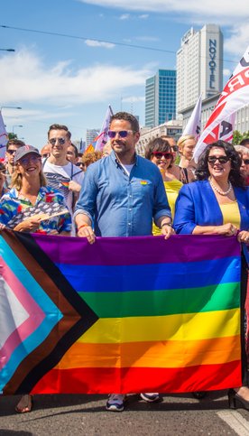 Rafał Trzaskowski wielokrotnie deklarował wsparcie dla społeczności osób LGBT, m.in. poprzez udział 