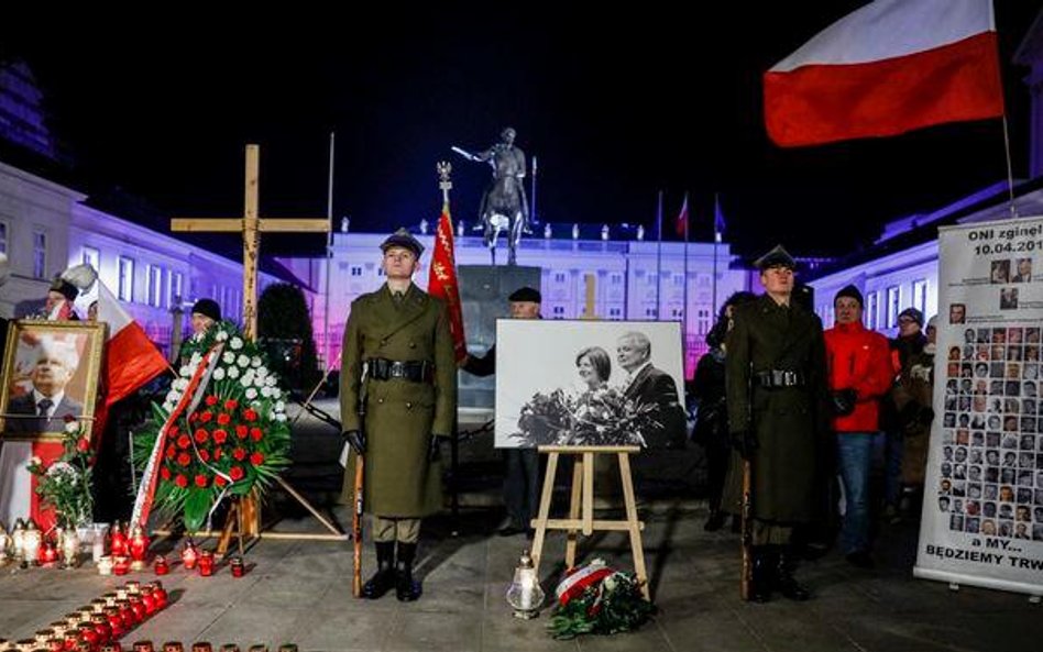 Spada liczba smoleńskich agnostyków