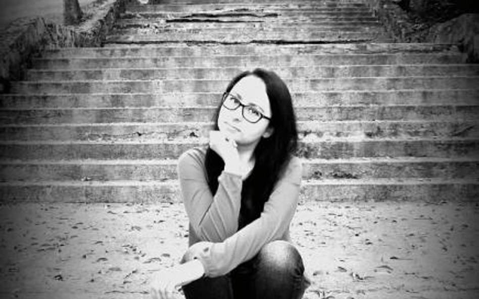 Ewelina Dyda, polonistka z Tarnobrzega, udanie zadebiutowała powieścią „Zła waluta”.