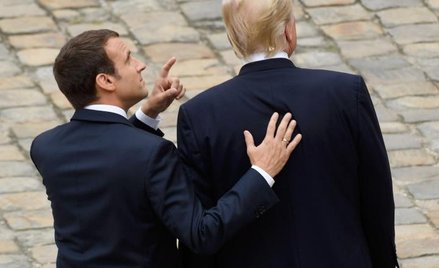 Emmanuel Macron przyjął Donalda Trumpa z pełnym ceremoniałem. Obaj prezydenci potrzebują wizerunkowe