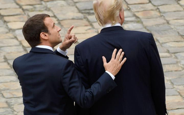 Emmanuel Macron przyjął Donalda Trumpa z pełnym ceremoniałem. Obaj prezydenci potrzebują wizerunkowe