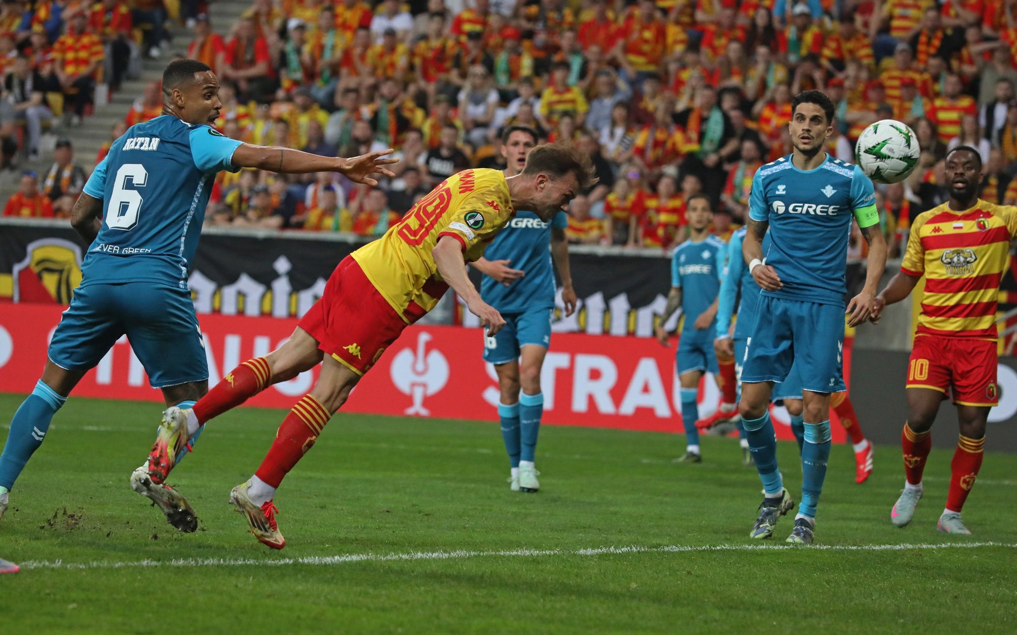 Liga Konferencji. Jagiellonia się nie poddała, Betis krok od finału we Wrocławiu