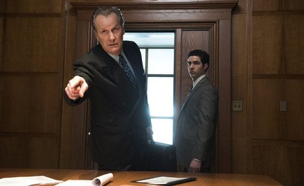 Jeff Daniels (John O'Neill) i Tahar Rahim (Ali Soufan) jako agenci FBI z serialowej adaptacji