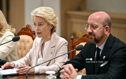 Przewodnicząca Komisji Europejskiej Ursula von der Leyen i przewodniczący Rady Europejskiej Charles 