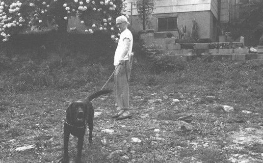 ?Sam Carr i jego labrador, przez którego rzekomo demon przemawiał do Berkowitza