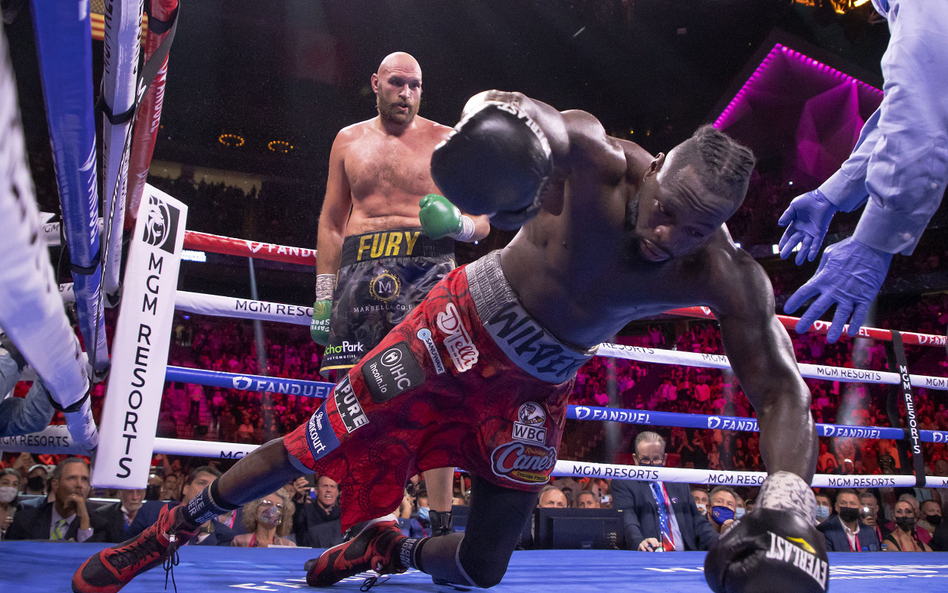 Tyson Fury i Deontay Wilder podczas walki w Las Vegas