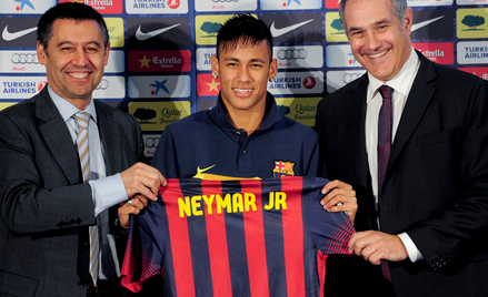 Neymar (Brazylia) z Santosu do Barcelony za 57 mln euro.