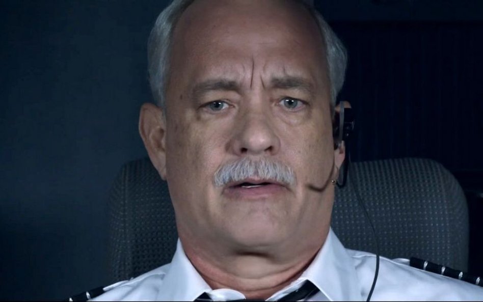 Tom Hanks jako Chesley Sully Sullenberger.