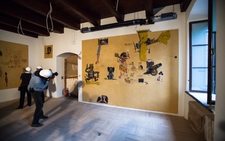 Rysunki ze ścian wydawnictwa Iskry przeniesione do Muzeum Warszawy