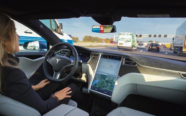 Tesla od dłuższego czasu testuje autonomiczną wersję modelu S. W Europie teslę z autopilotem można s