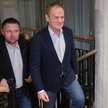 Przewodniczący PO Donald Tusk  i poseł KO Marcin Kierwiński  w drodze na posiedzenie klubu parlament