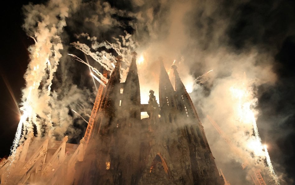 Ukończona po 144 latach Sagrada Familia otwarta z udziałem papieża i dronów
