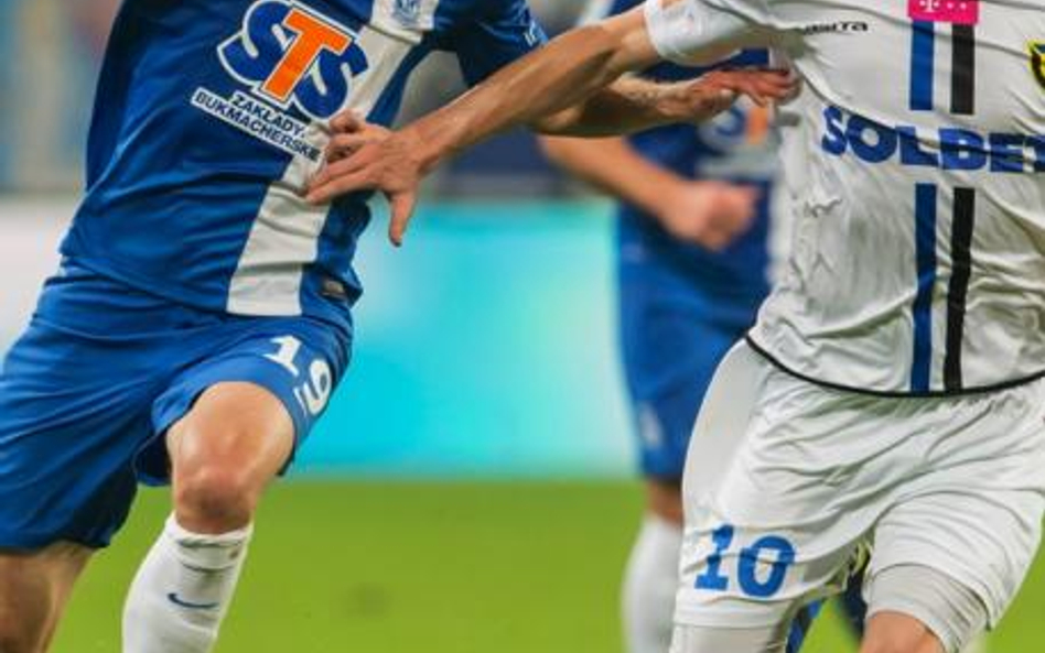 Kaspar Hamalainen (z lewej) poprowadził Lecha do efektownego zwycięstwa nad Zawiszą