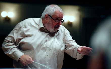 Michaił Jurowski dyryguje?dziś symfonią Brücknera