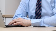 Eksperci przypominają, że Ministerstwo Finansów stara się zniechęcać firmy do współpracy ze sprzedaw