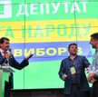 Dmytro Razumkow (na zdjęciu z mikrofonem) to oprócz prezydenta Zełenskiego najbardziej medialna twar