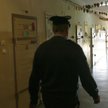 Kapelan szmuglował telefony do więzienia. Zwolniony