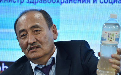 Minister zdrowia Kirgistanu Ałymkadyr Biejszenalijew i jego „cudowny lek” na COVID-19