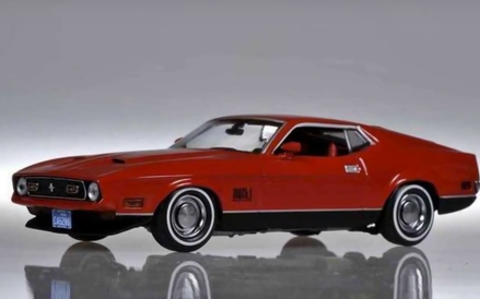 Epizod w filmie o Jamesie Bondzie miał także piękny Ford Mustang Mach 1.