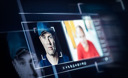 AI tworzy tysiące „ludzi” w sieci. Tak powstaje nowa propaganda