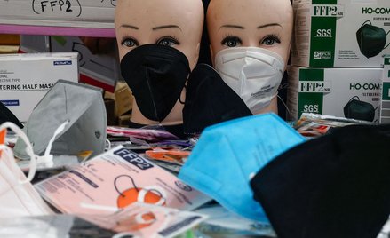 "Maski na dworze - bez sensu". Reakcja rządu na słowa profesora