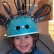 Przerobiony kask rowerowy przeanalizuje mózg dziecka