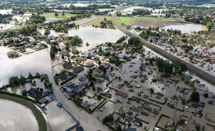 Odbudowa zniszczeń powinna obejmować wzmocnienie odporności na kolejne pogodowe ekstrema. Takie zmia