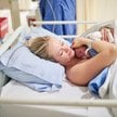 AOTMiT proponuje podniesienie wycen porodów, aby poprawić sytuację finansową oddziałów położniczych
