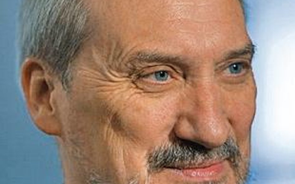 Prokuratura nie wzięła sprawy z powietrza, ale z komisji weryfikacyjnej - Antoni Macierewicz, były s