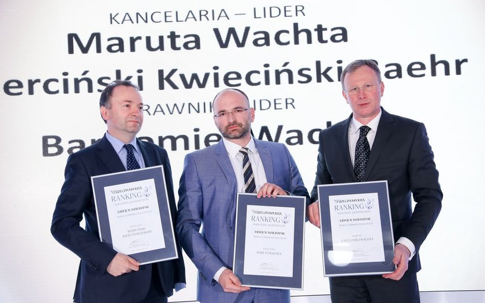 Bartłomiej Wachta (w środku), kancelaria Maruta Wachta oraz kancelaria Wierciński Kwieciński Baehr -