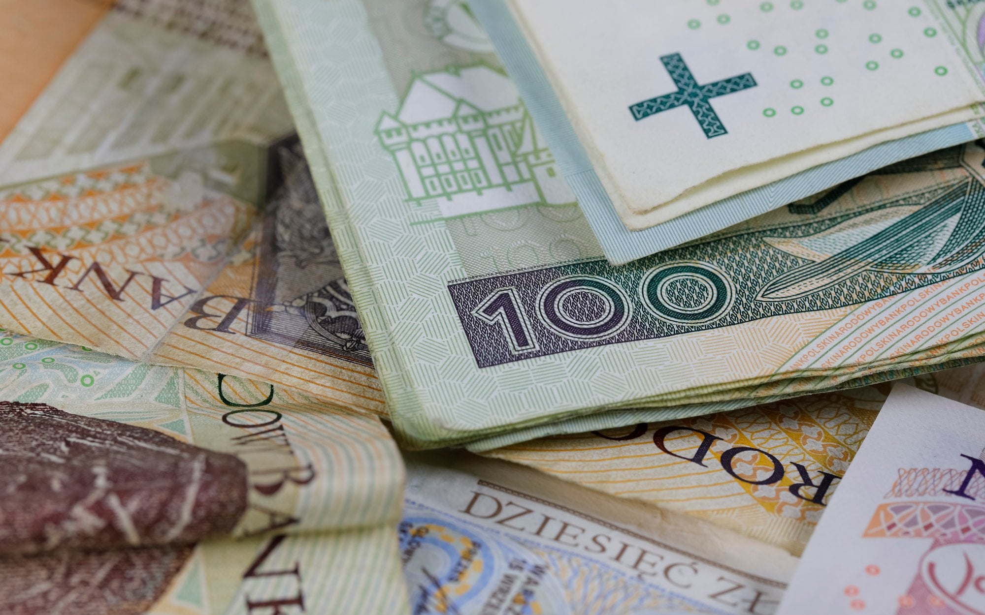 2760 zł, 1550 zł, 575 zł dopłat do pensji dla pracownika z orzeczeniem o niepełnosprawności