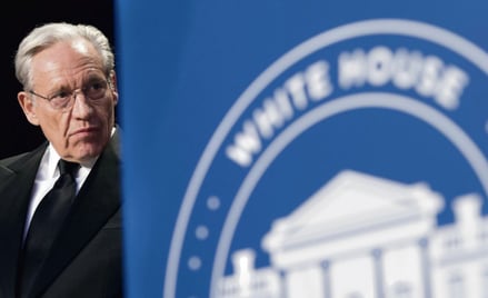Niewielu dziennikarzy miało tak łatwy dostęp do Białego Domu jak Bob Woodward. Jego książki o George