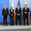 Premier Donald Tusk i desygnowani na ministrów: Tomasz Siemoniak (MSWiA), Hanna Wróblewska (minister