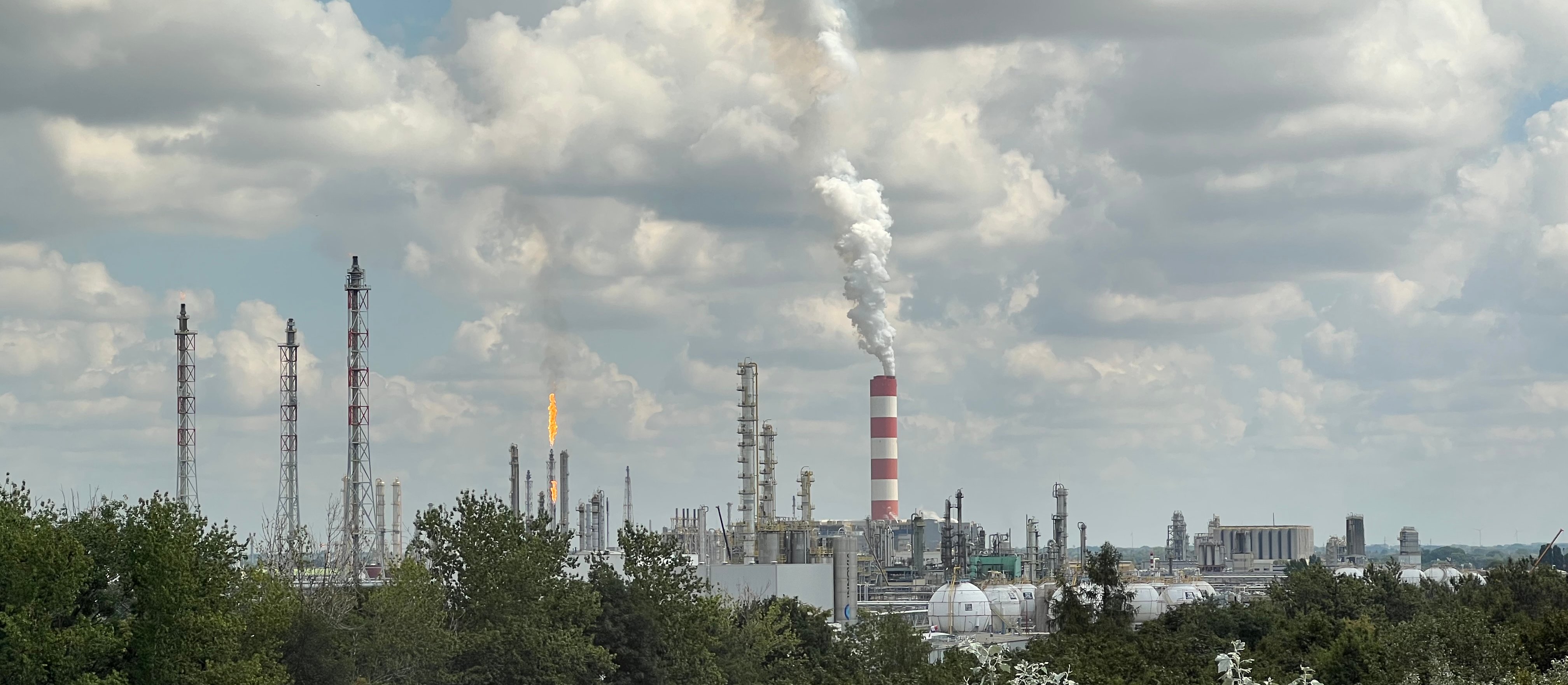 Rząd wraca z podatkiem od paliwowych gigantów. Tym razem zapłaci także gaz