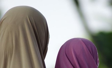 Iran: Policja zatrzymała kobiety za zdjęcie hidżabów
